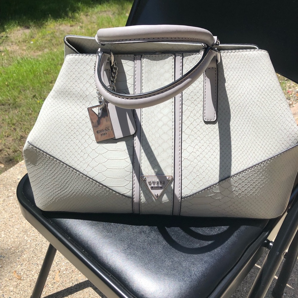 Guess purse 👜